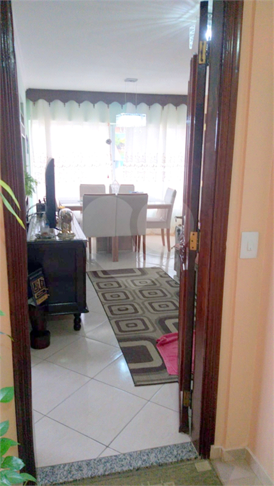 Apartamento à venda com 2 quartos, 62m² - Foto 2