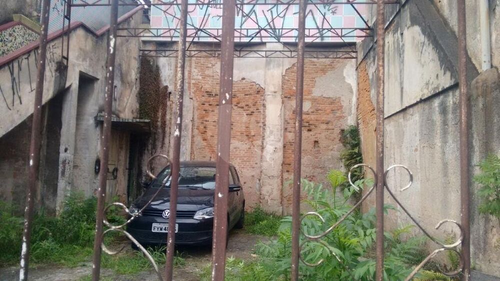 Terreno à venda com 3 quartos, 240m² - Foto 4