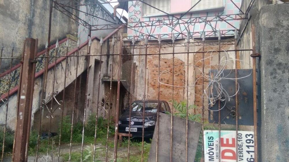 Terreno à venda com 3 quartos, 240m² - Foto 2