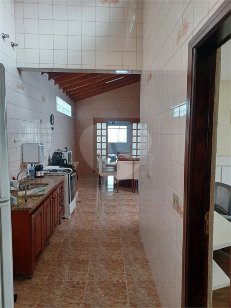 Casa à venda com 3 quartos, 117m² - Foto 1