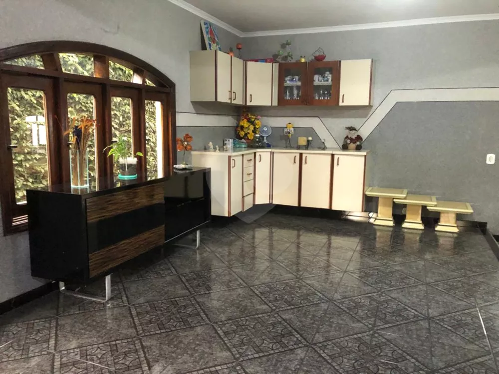 Sobrado à venda com 5 quartos, 200m² - Foto 3