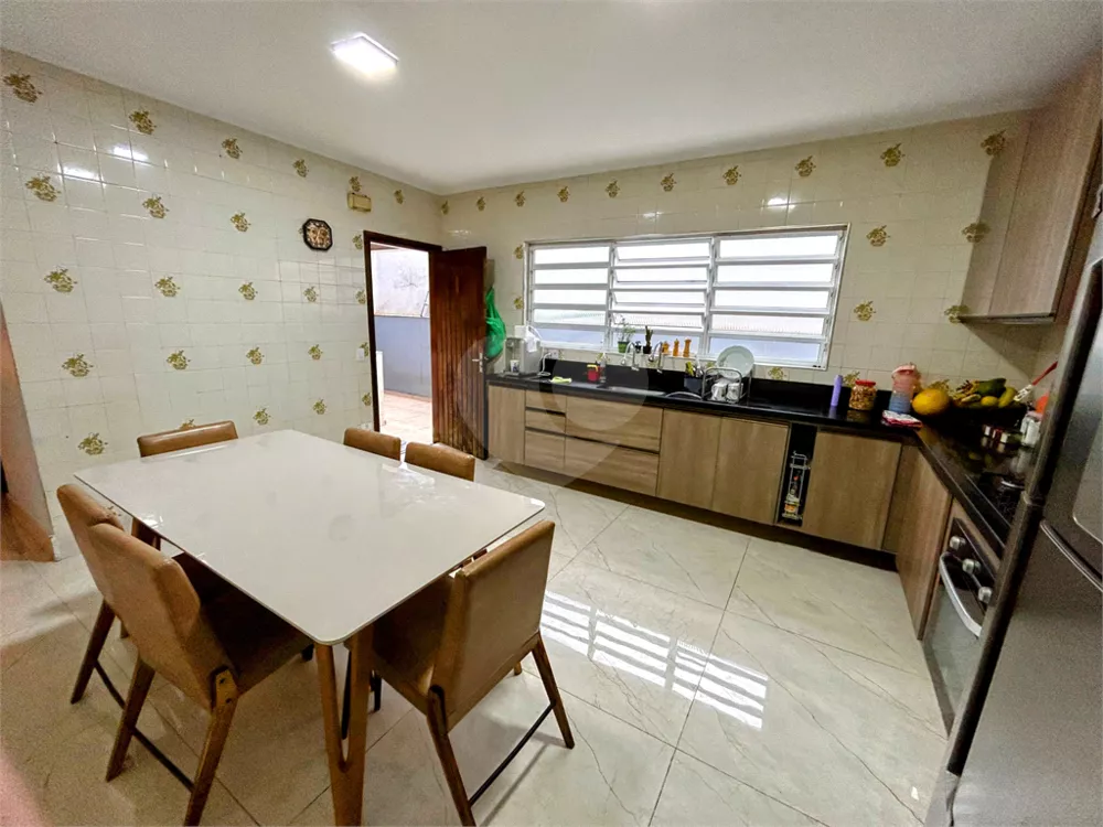 Casa à venda com 3 quartos, 169m² - Foto 1