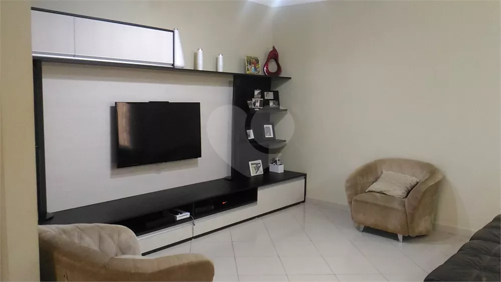 Sobrado à venda com 3 quartos, 276m² - Foto 1