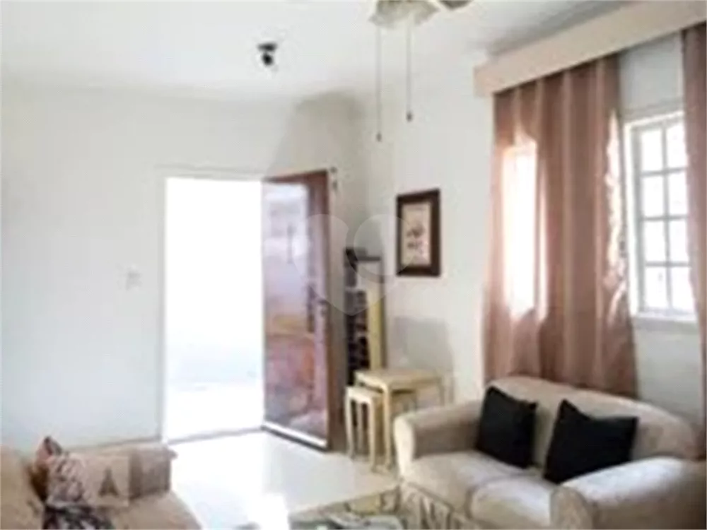 Sobrado à venda com 4 quartos, 210m² - Foto 1