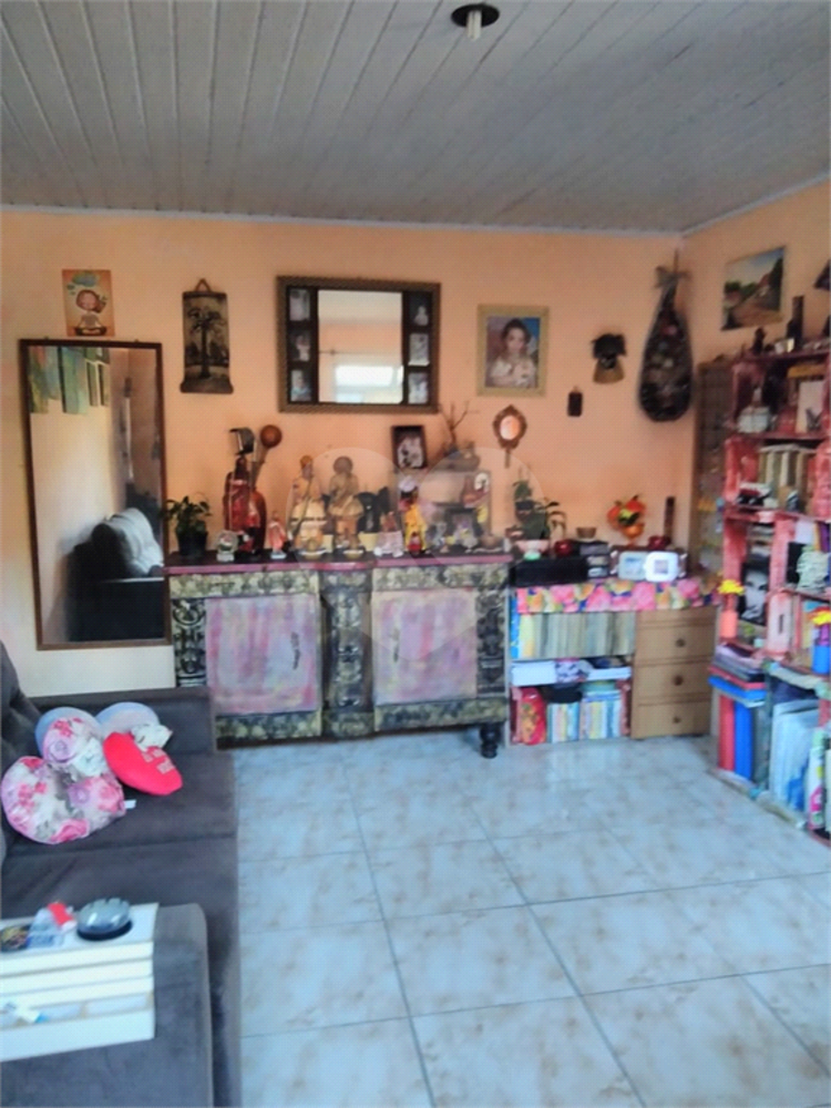 Casa à venda com 2 quartos, 70m² - Foto 1
