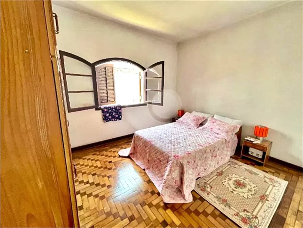 Casa à venda com 4 quartos, 220m² - Foto 17