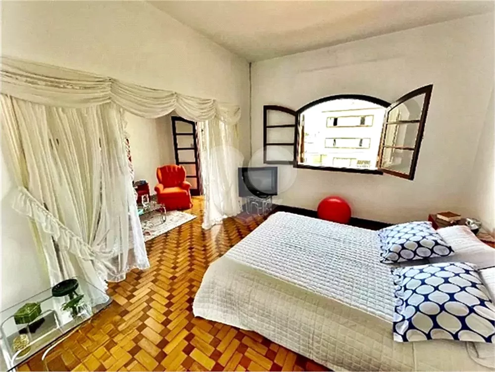 Casa à venda com 4 quartos, 220m² - Foto 13