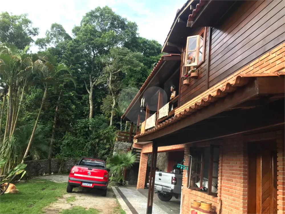 Casa de Condomínio à venda com 3 quartos, 350m² - Foto 1