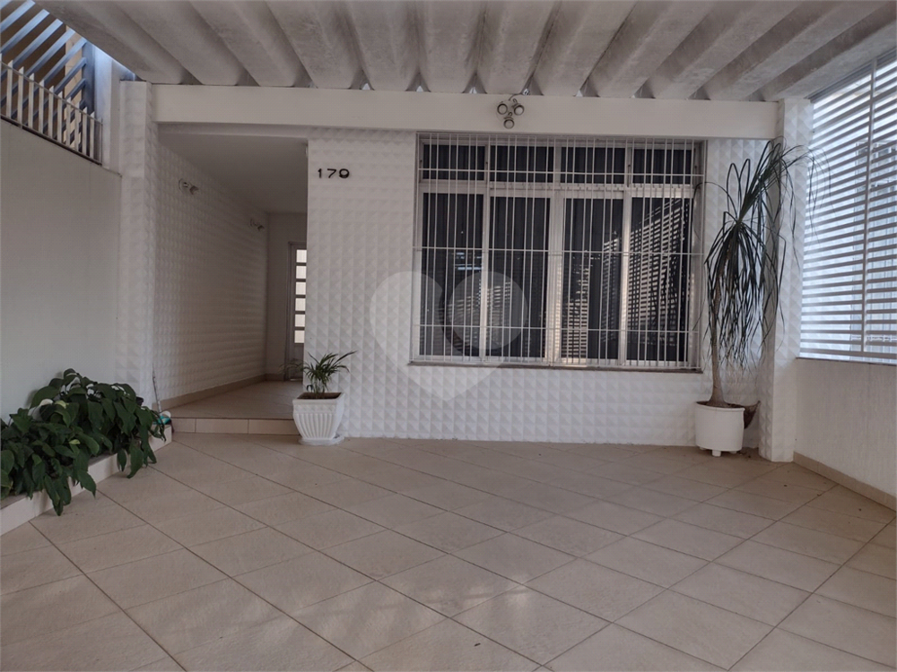 Casa à venda com 3 quartos, 172m² - Foto 1
