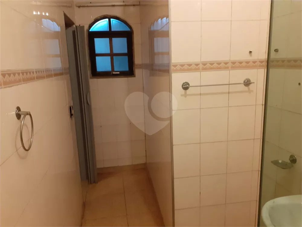 Sobrado à venda com 5 quartos, 200m² - Foto 9