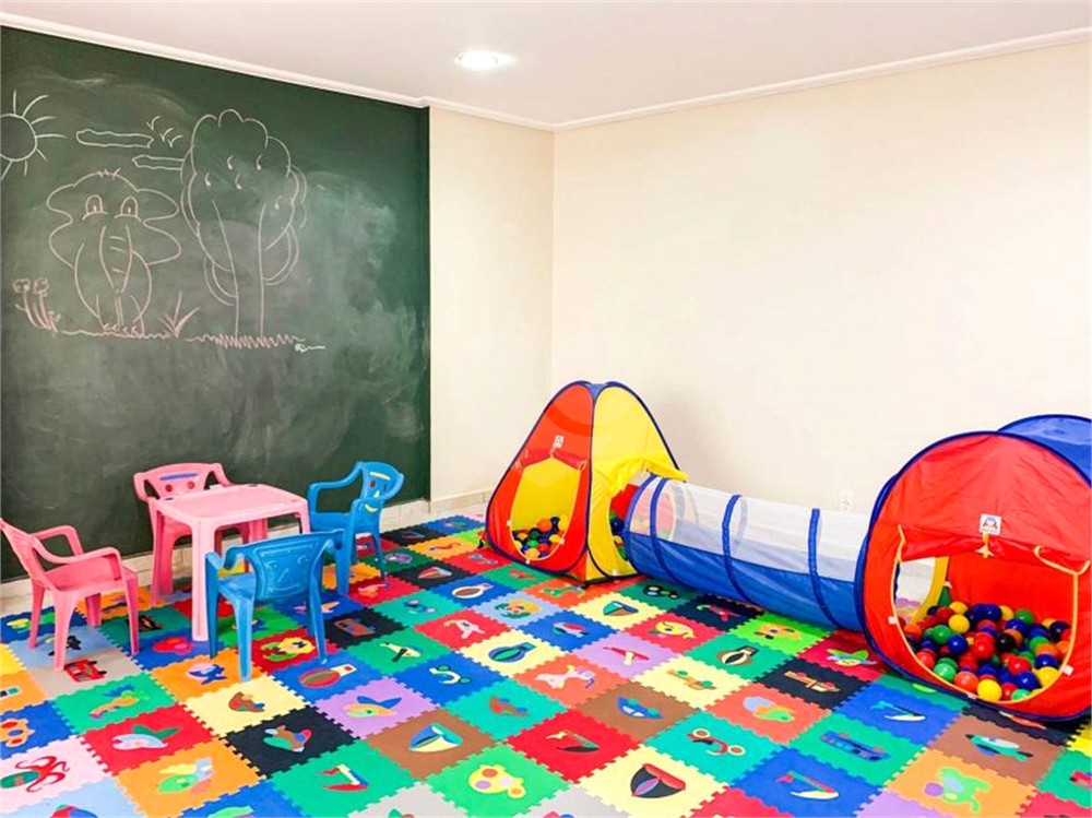 Apartamento à venda com 2 quartos, 62m² - Foto 11