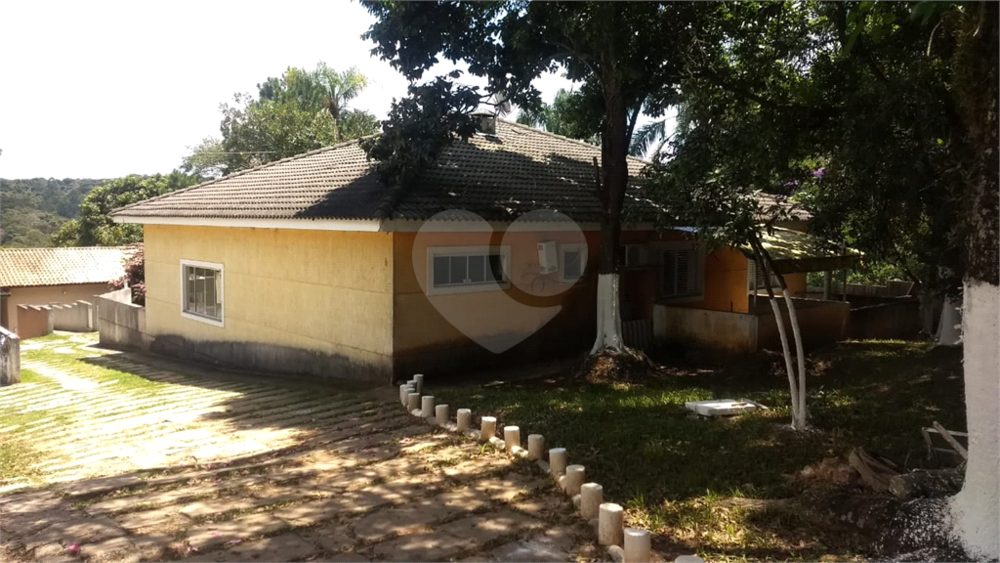 Casa à venda com 8 quartos, 900m² - Foto 1