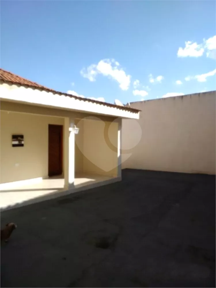 Casa à venda com 3 quartos, 250m² - Foto 1