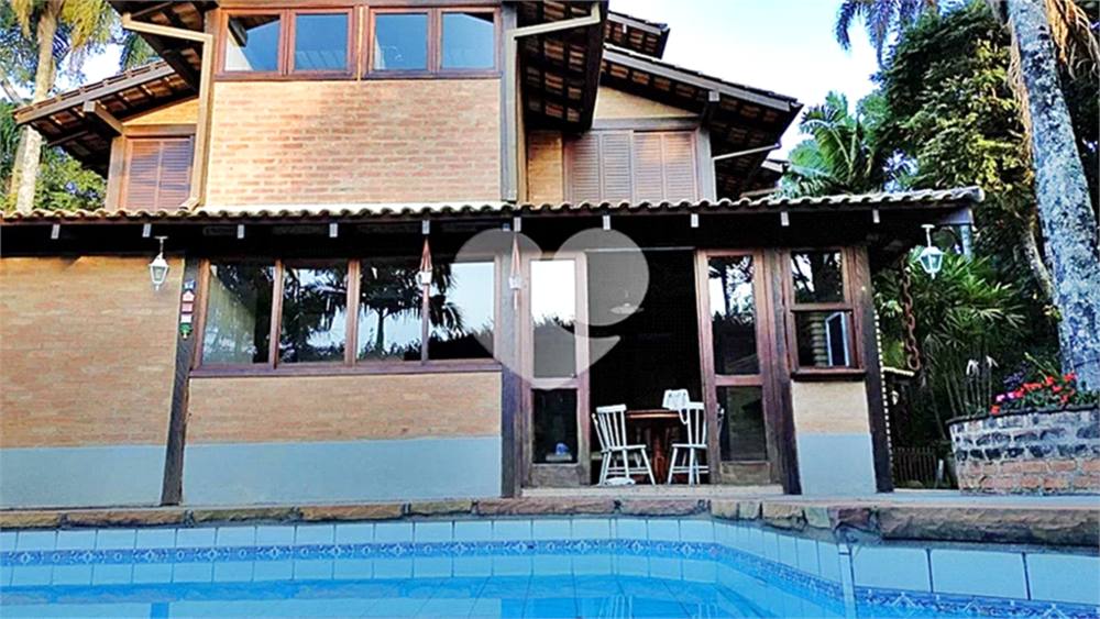 Casa, 4 quartos, 241 m² - Foto 1