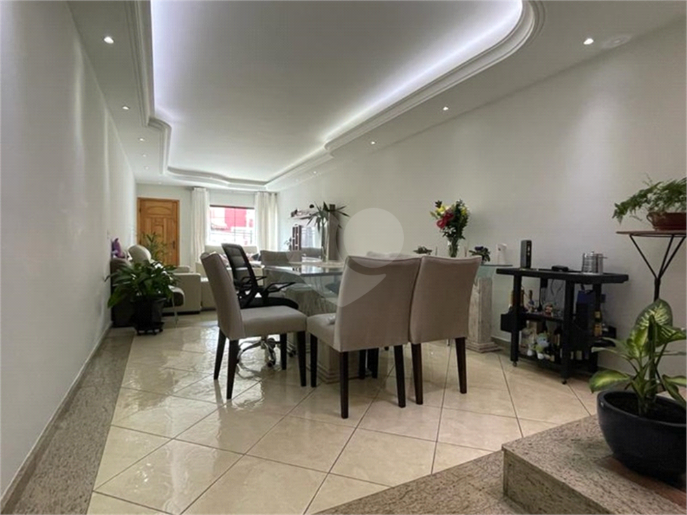 Sobrado à venda com 3 quartos, 240m² - Foto 1