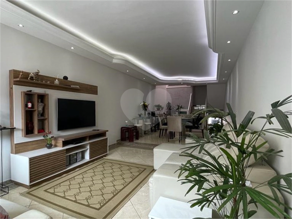 Sobrado à venda com 3 quartos, 240m² - Foto 2