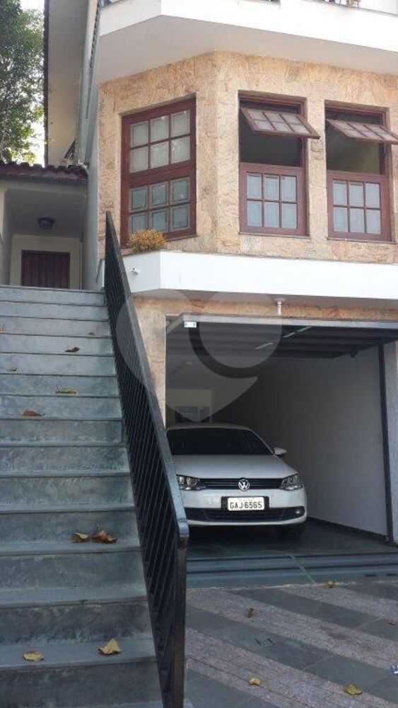 Sobrado à venda com 3 quartos, 200m² - Foto 1