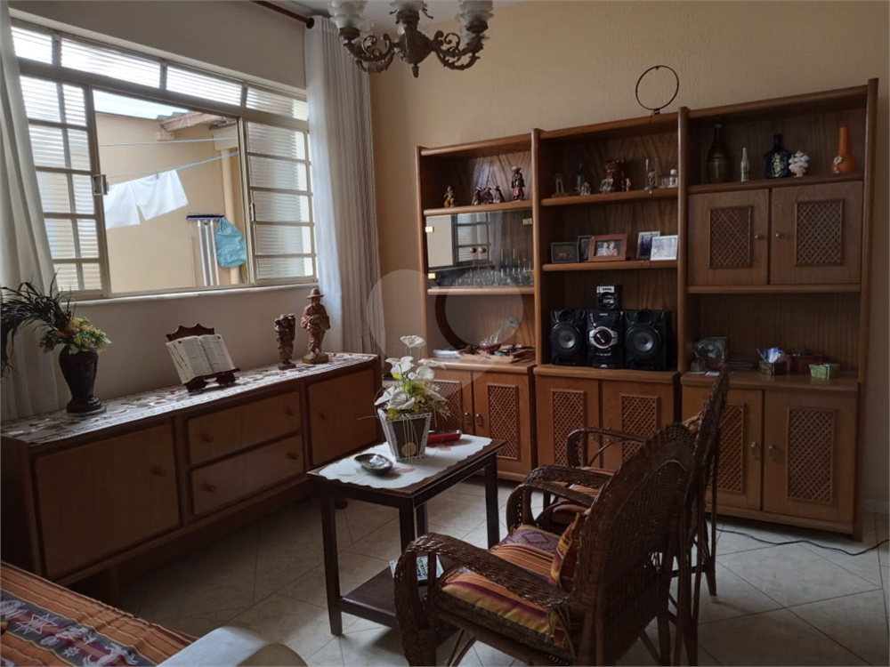 Casa à venda com 3 quartos, 143m² - Foto 1