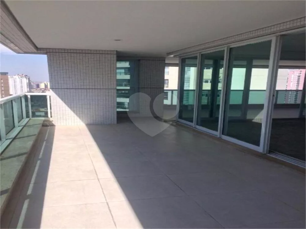 Apartamento à venda com 4 quartos, 244m² - Foto 1