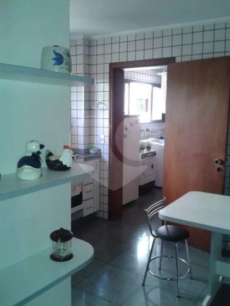 Apartamento à venda com 3 quartos, 200m² - Foto 4