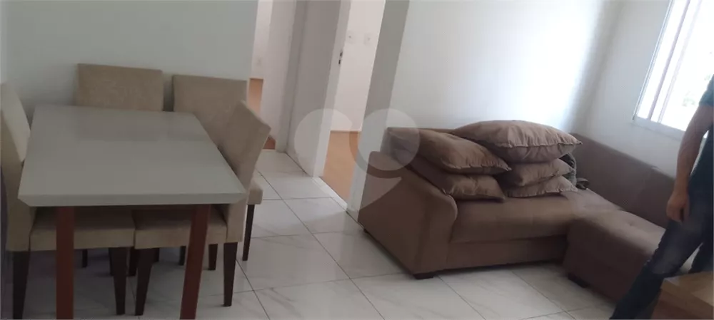 Apartamento à venda com 2 quartos, 42m² - Foto 2