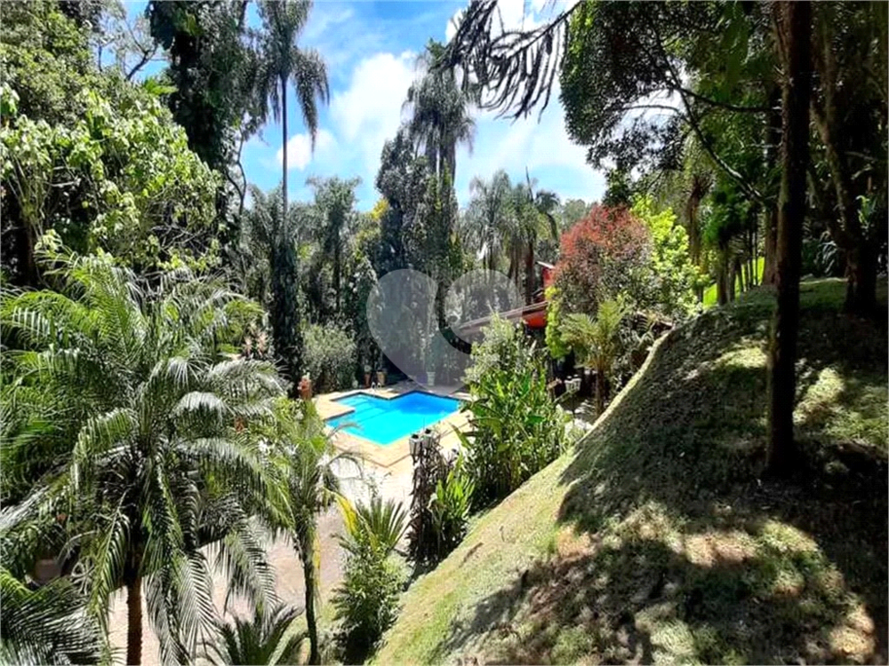 Casa à venda com 5 quartos, 1126m² - Foto 2