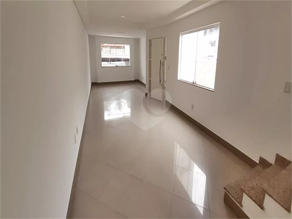 Sobrado à venda com 4 quartos, 251m² - Foto 1