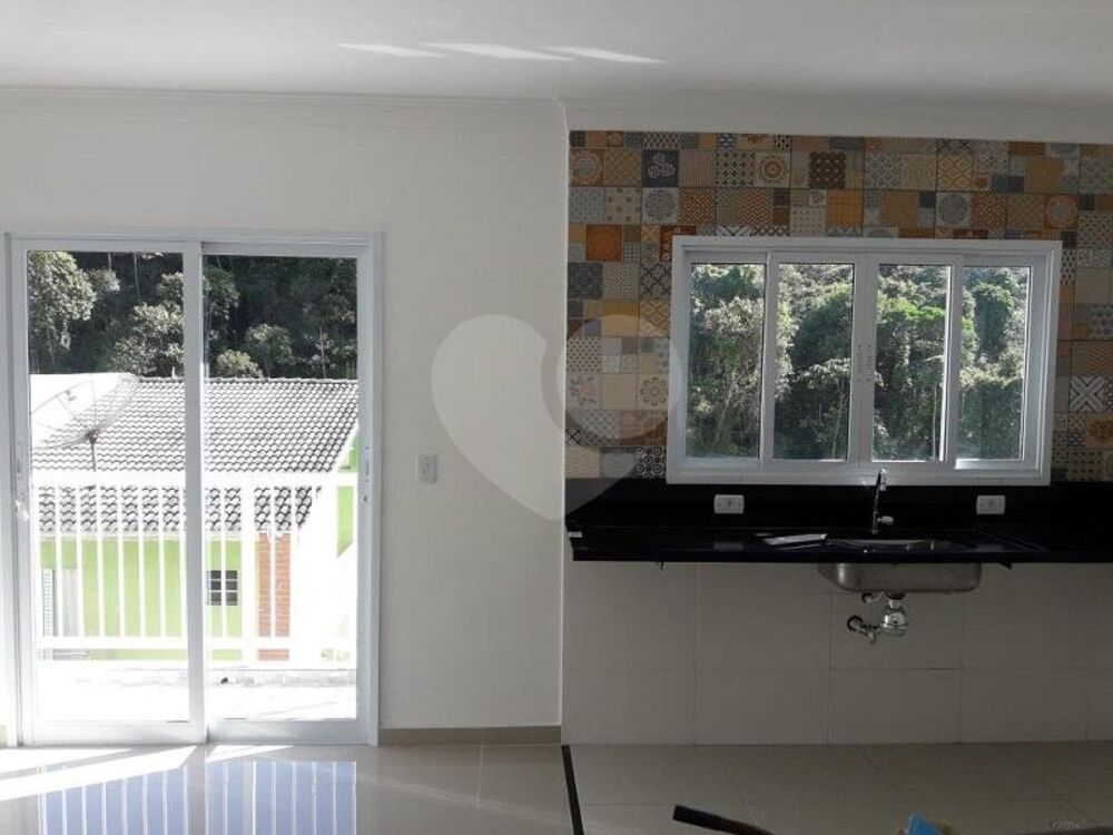 Sobrado à venda com 3 quartos, 180m² - Foto 1