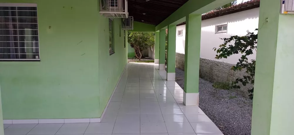 Casa à venda com 4 quartos, 200m² - Foto 3