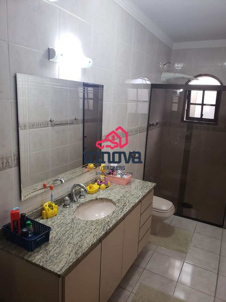 Casa à venda com 3 quartos, 218m² - Foto 2