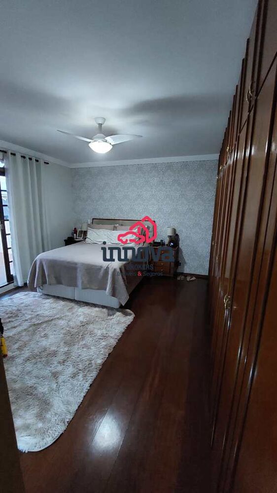 Casa à venda com 3 quartos, 218m² - Foto 8