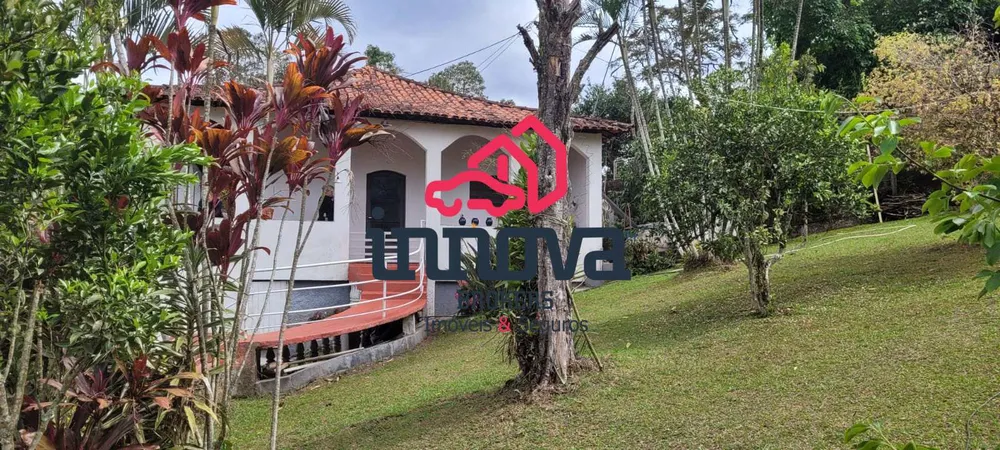 Chácara, 3 quartos, 2200 m² - Foto 1
