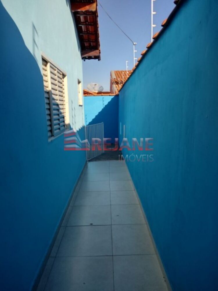 Casa à venda com 3 quartos, 108m² - Foto 1