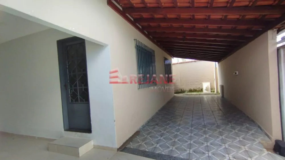 Casa à venda com 3 quartos, 149m² - Foto 1