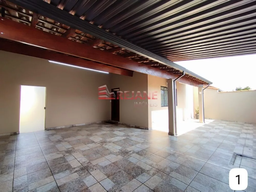 Casa à venda com 3 quartos, 126m² - Foto 1