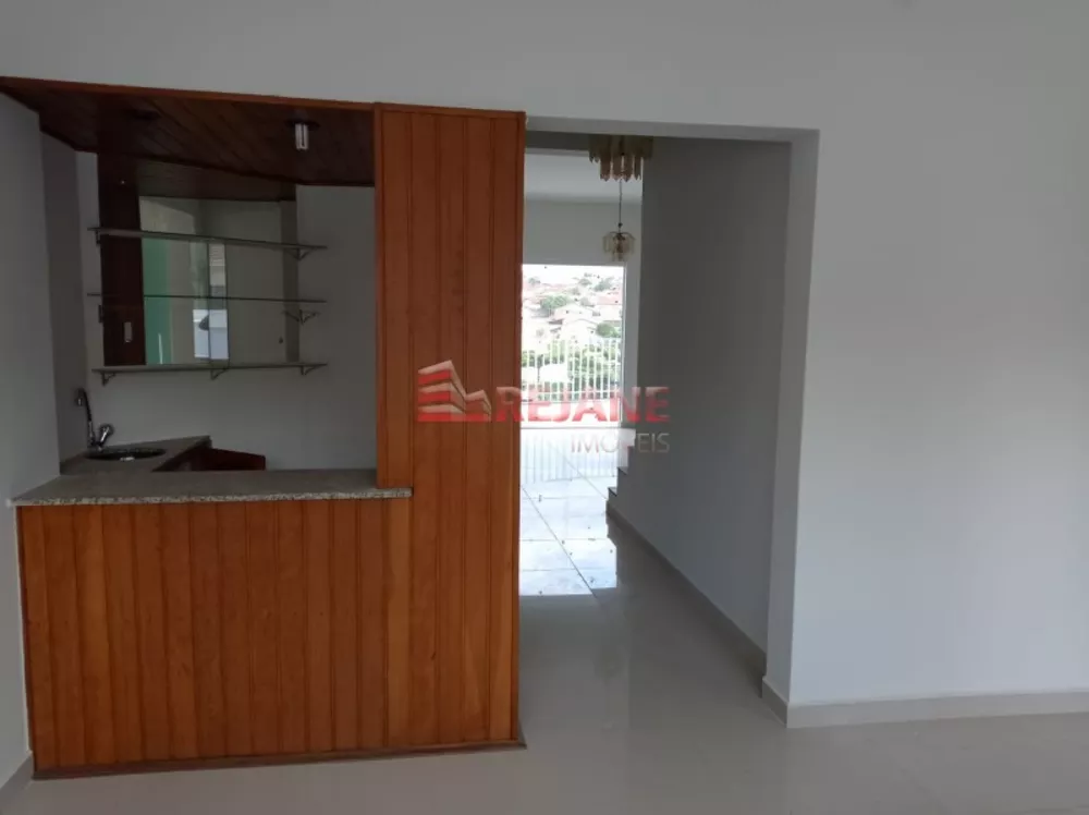 Casa à venda com 3 quartos, 314m² - Foto 1