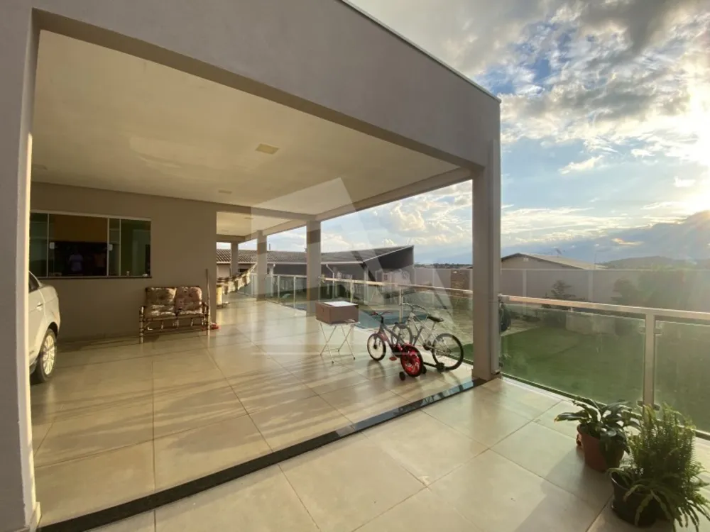 Casa, 3 quartos, 241 m² - Foto 1
