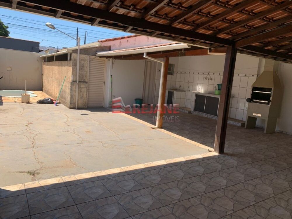 Casa à venda com 2 quartos, 93m² - Foto 1