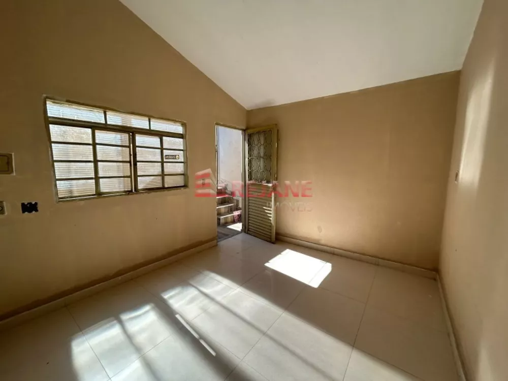 Casa à venda com 2 quartos, 109m² - Foto 2