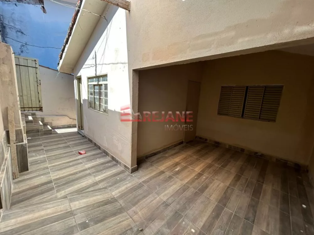 Casa à venda com 2 quartos, 109m² - Foto 1