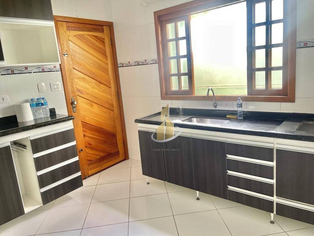 Casa, 3 quartos, 210 m² - Foto 1