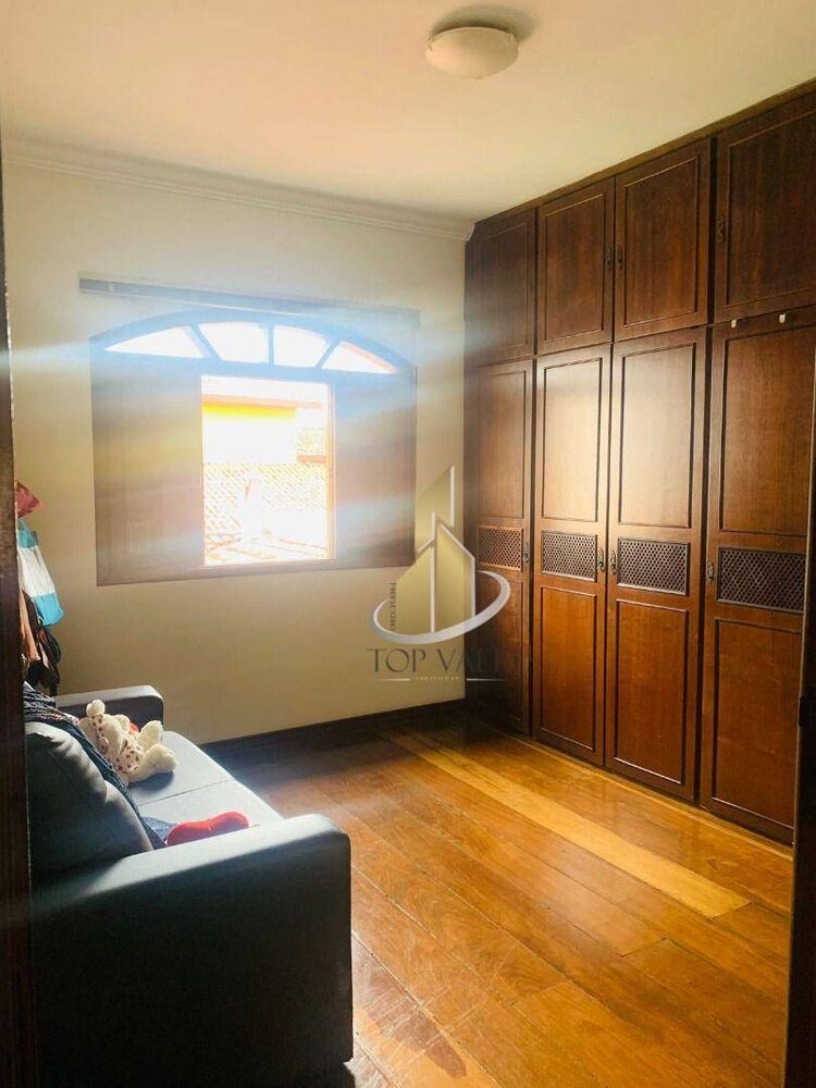 Sobrado à venda com 3 quartos, 190m² - Foto 1