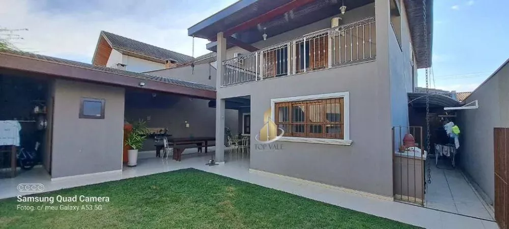 Sobrado à venda com 4 quartos, 207m² - Foto 1