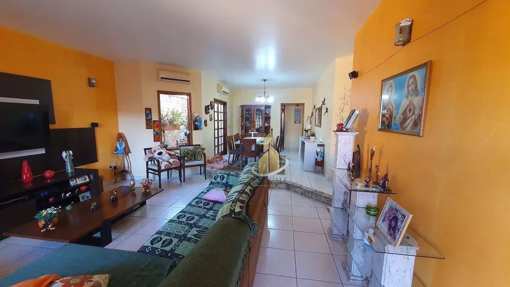 Casa à venda com 3 quartos, 180m² - Foto 1