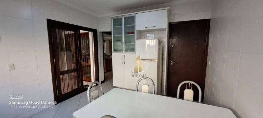Sobrado à venda com 4 quartos, 207m² - Foto 3