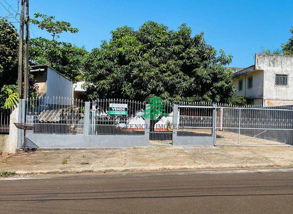 Casa à venda com 4 quartos, 284m² - Foto 1
