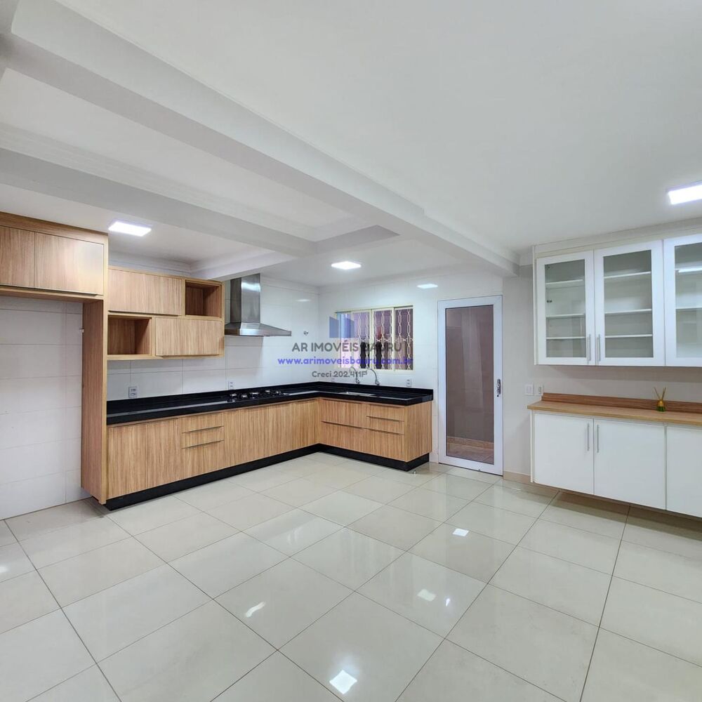 Casa à venda com 4 quartos, 260m² - Foto 2
