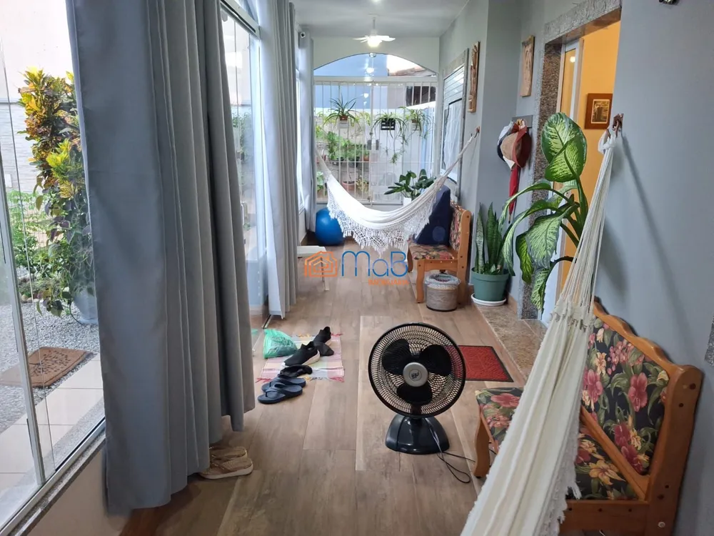 Casa, 4 quartos, 251 m² - Foto 1