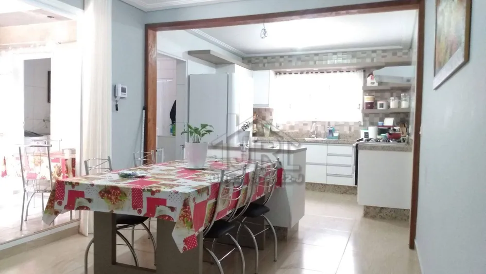 Casa, 3 quartos, 200 m² - Foto 2