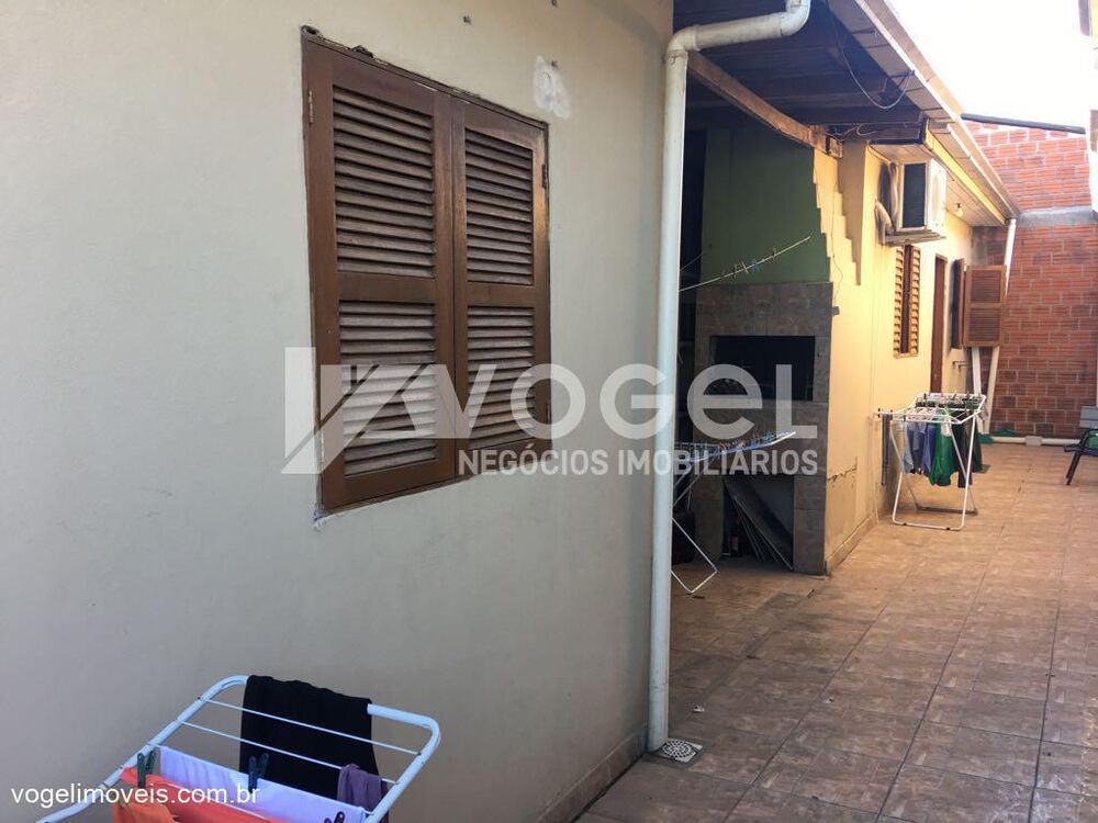 Casa à venda com 3 quartos, 300m² - Foto 1